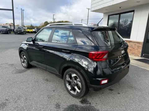 More photos of 2024 Hyundai Venue SEL at Jerry Hunt Supercenter - Lexington, NC