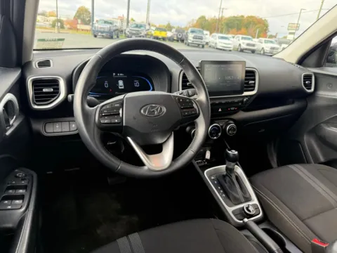 More photos of 2024 Hyundai Venue SEL at Jerry Hunt Supercenter - Lexington, NC