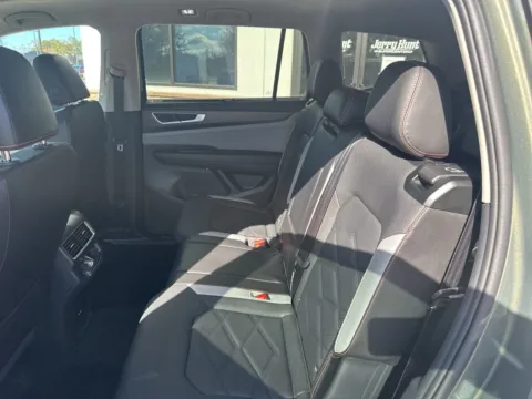 More photos of 2025 Volkswagen Atlas 2.0T Peak Edition at Jerry Hunt Supercenter - Lexington, NC