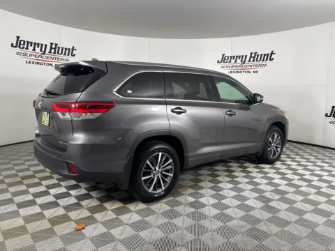 More photos of 2017 Toyota Highlander at Jerry Hunt Supercenter - Lexington, NC