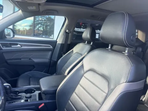 Photos of 2022 Volkswagen Atlas 3.6L V6 SEL Premium R-Line for sale in Lexington, NC at Jerry Hunt Supercenter - Lexington
