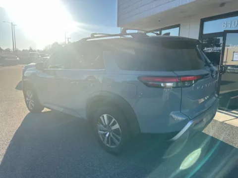 More photos of 2024 Nissan Pathfinder SL at Jerry Hunt Supercenter - Lexington, NC