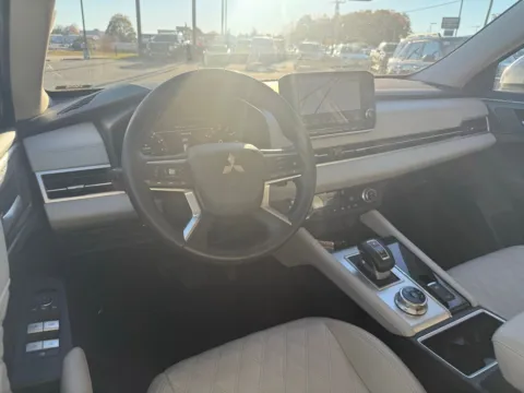 More photos of 2024 Mitsubishi Outlander SEL at Jerry Hunt Supercenter - Lexington, NC