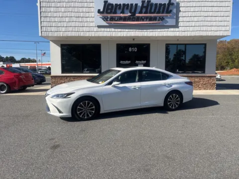Red 2009 Dodge Grand Caravan SXT for sale in Lexington, NC