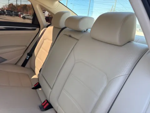 More photos of 2019 Volkswagen Passat 2.0T SE R-Line at Jerry Hunt Supercenter - Lexington, NC