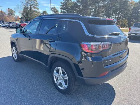 More photos of 2023 Jeep Compass Latitude at Jerry Hunt Supercenter - Lexington, NC