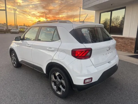 More photos of 2024 Hyundai Venue SEL at Jerry Hunt Supercenter - Lexington, NC