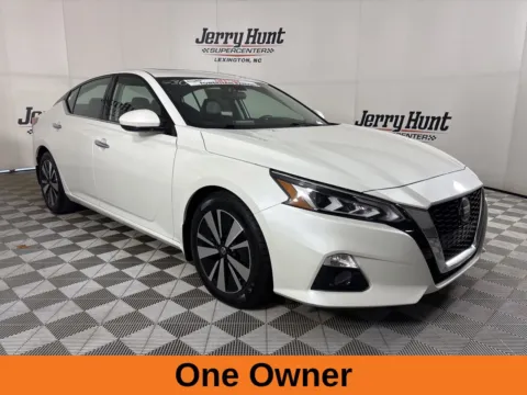 More photos of 2022 Nissan Altima 2.5 SL at Jerry Hunt Supercenter - Lexington, NC
