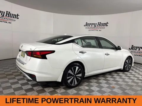 More photos of 2022 Nissan Altima 2.5 SL at Jerry Hunt Supercenter - Lexington, NC