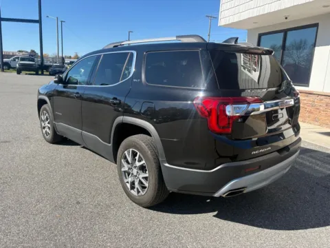 More photos of 2022 GMC Acadia SLT at Jerry Hunt Supercenter - Lexington, NC