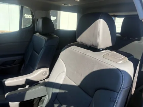 More photos of 2022 GMC Acadia SLT at Jerry Hunt Supercenter - Lexington, NC