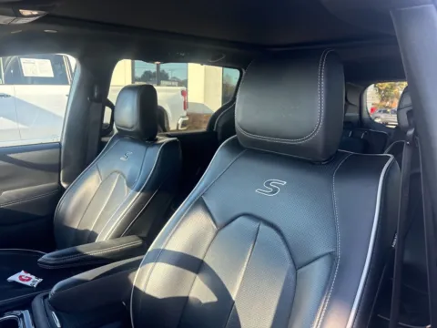 Photos of 2025 Chrysler Pacifica Limited for sale in Lexington, NC at Jerry Hunt Supercenter - Lexington