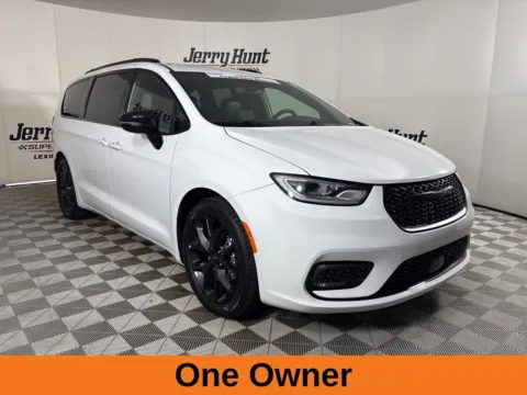More photos of 2025 Chrysler Pacifica Limited at Jerry Hunt Supercenter - Lexington, NC