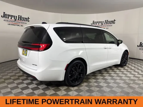 More photos of 2025 Chrysler Pacifica Limited at Jerry Hunt Supercenter - Lexington, NC