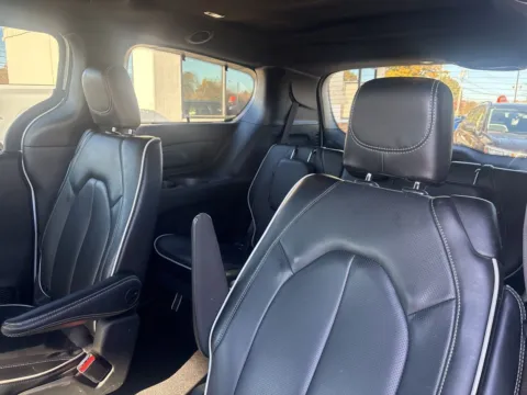 More photos of 2025 Chrysler Pacifica Limited at Jerry Hunt Supercenter - Lexington, NC