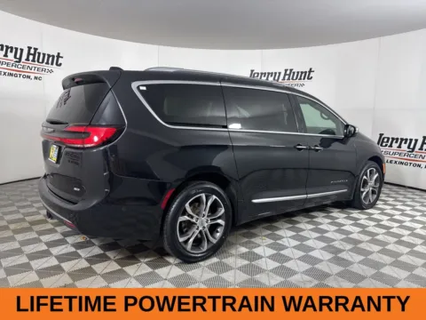 More photos of 2022 Chrysler Pacifica Pinnacle at Jerry Hunt Supercenter - Lexington, NC