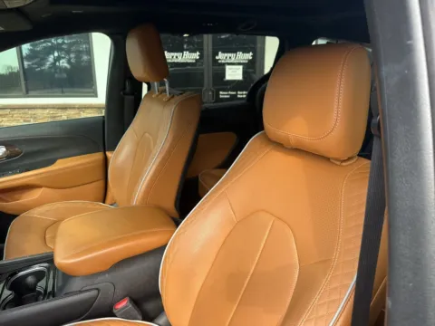 Photos of 2022 Chrysler Pacifica Pinnacle for sale in Lexington, NC at Jerry Hunt Supercenter - Lexington