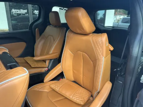 More photos of 2022 Chrysler Pacifica Pinnacle at Jerry Hunt Supercenter - Lexington, NC