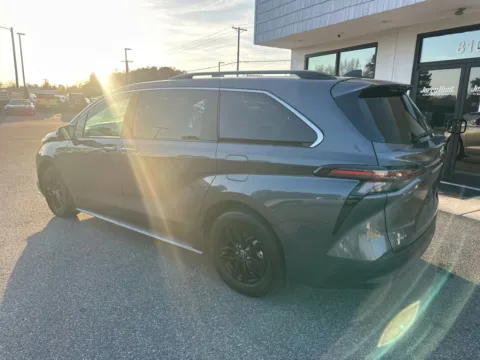 More photos of 2025 Toyota Sienna XLE at Jerry Hunt Supercenter - Lexington, NC