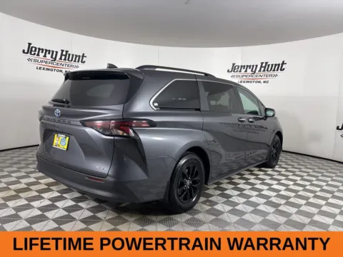 More photos of 2025 Toyota Sienna XLE at Jerry Hunt Supercenter - Lexington, NC