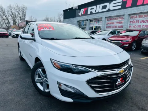 White 2023 CHEVROLET MALIBU LT for sale in Merrillville, IN