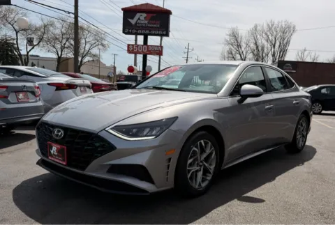 More photos of 2023 HYUNDAI SONATA SEL at Ride Time Auto Finance Broadway, IN
