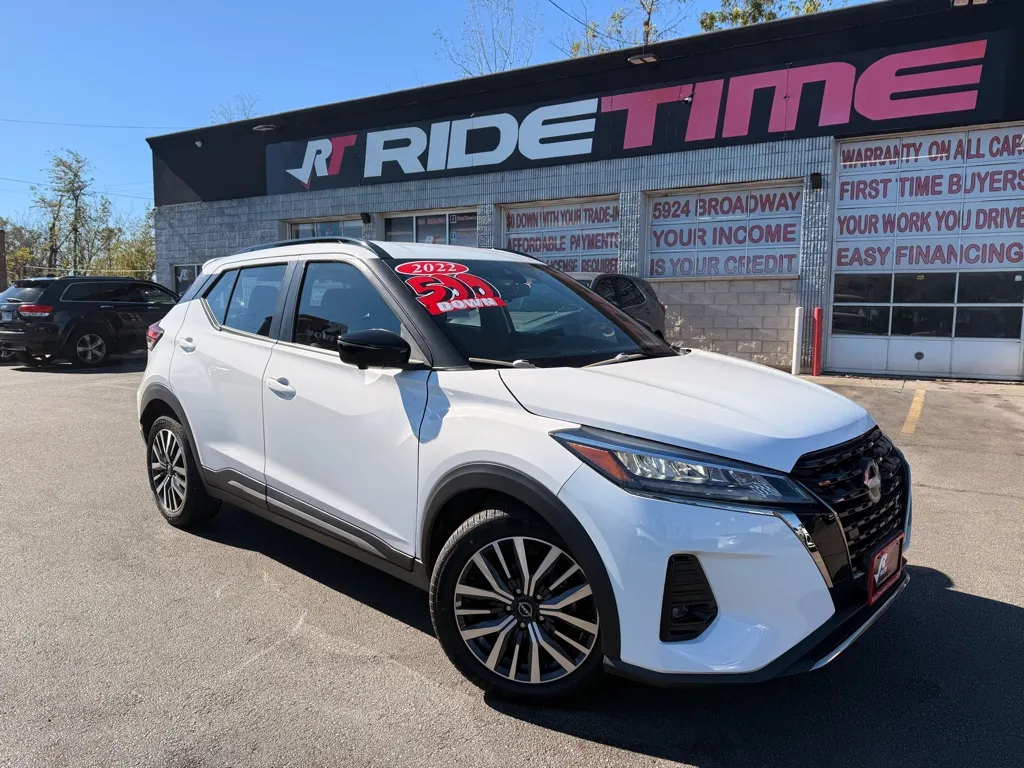 2022 Nissan Kicks SR