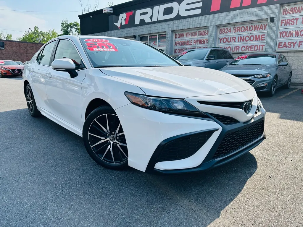 White 2023 TOYOTA CAMRY SE for sale in Merrillville, IN