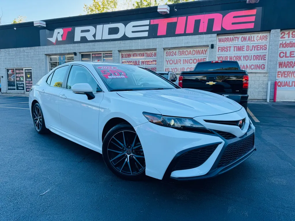 White 2024 TOYOTA CAMRY SE for sale in Merrillville, IN