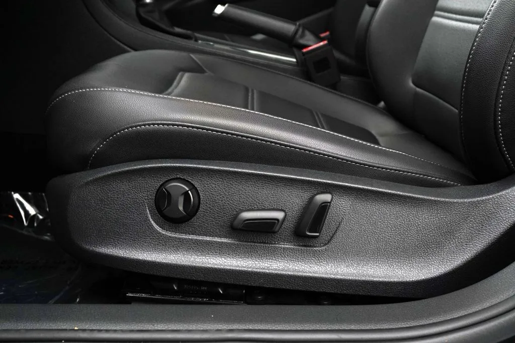 2020 Volkswagen Passat R-Line - Photo 17