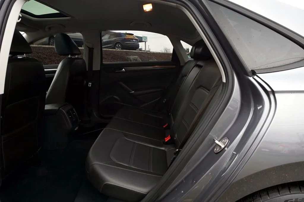 2020 Volkswagen Passat R-Line - Photo 19