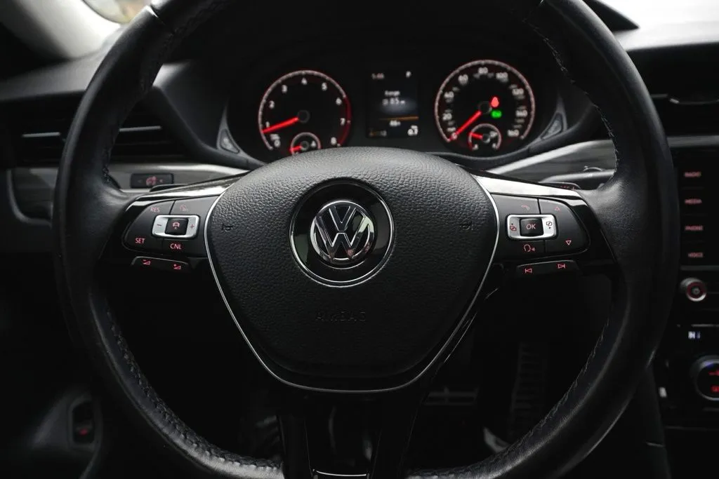 2020 Volkswagen Passat R-Line - Photo 23