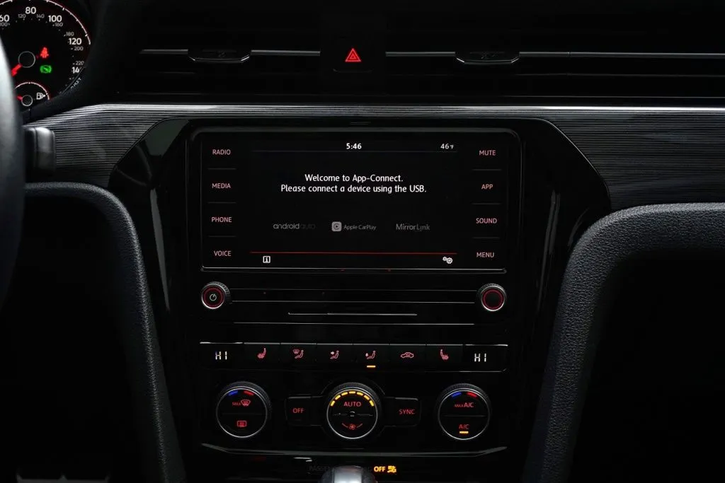 2020 Volkswagen Passat R-Line - Photo 24