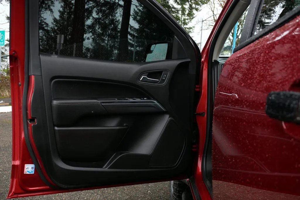 GMC Canyon photo 30