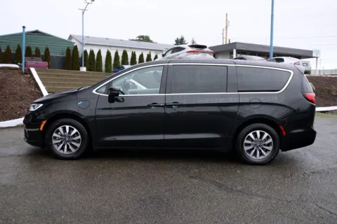 More photos of 2023 Chrysler Pacifica Hybrid Touring L at South Tacoma Auto, WA