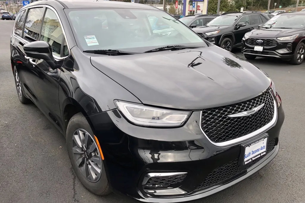 Black 2023 Chrysler Pacifica Hybrid Touring L for sale in Tacoma, WA