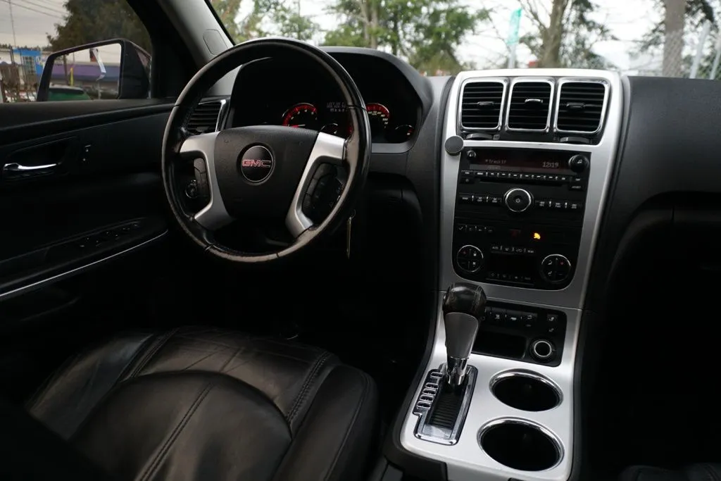 GMC Acadia photo 12