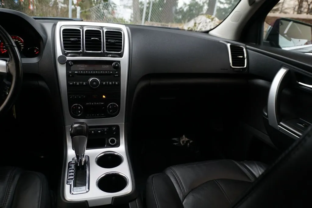 GMC Acadia photo 14