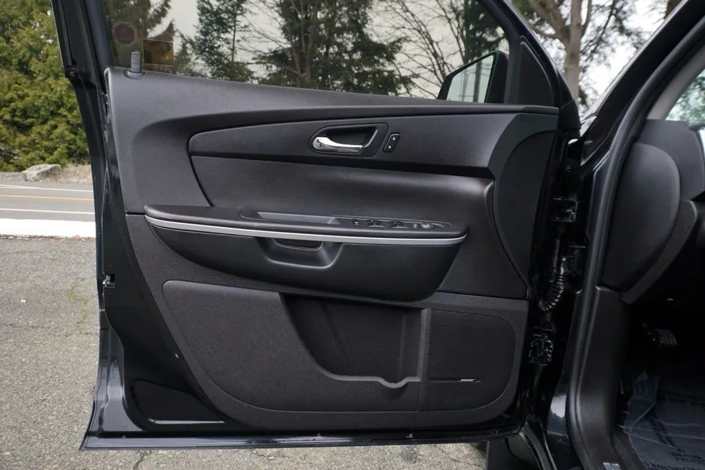 GMC Acadia photo 20