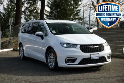 White 2023 Chrysler Pacifica Touring L for sale in Tacoma, WA