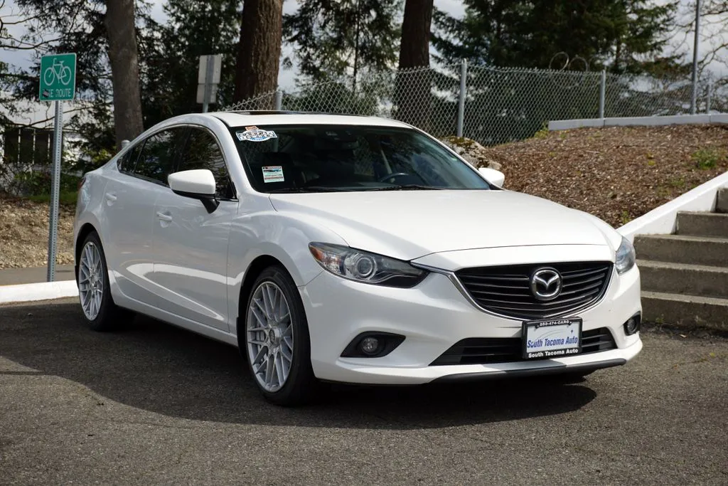 2015 Mazda EZ-6 i Grand Touring Auto's photo