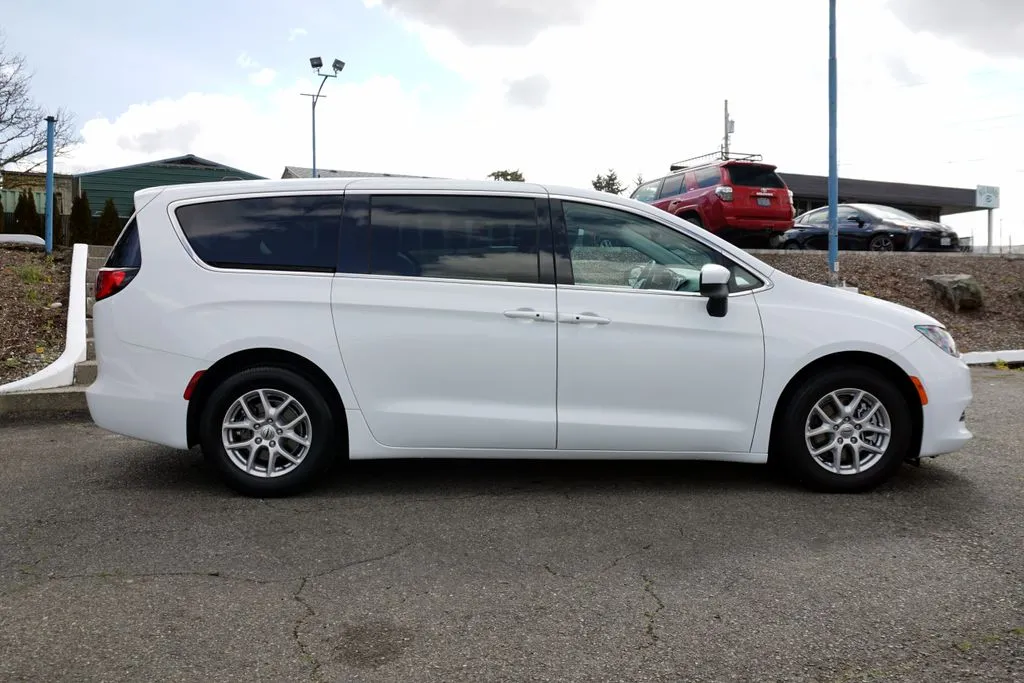 Chrysler Voyager photo 8