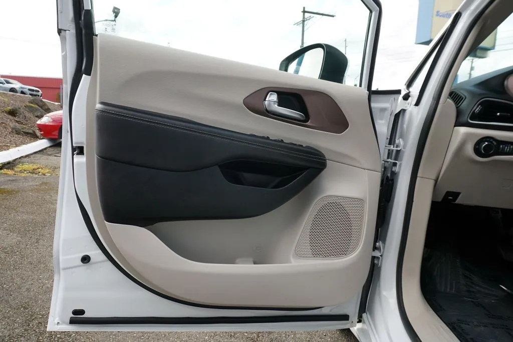 Chrysler Voyager photo 11