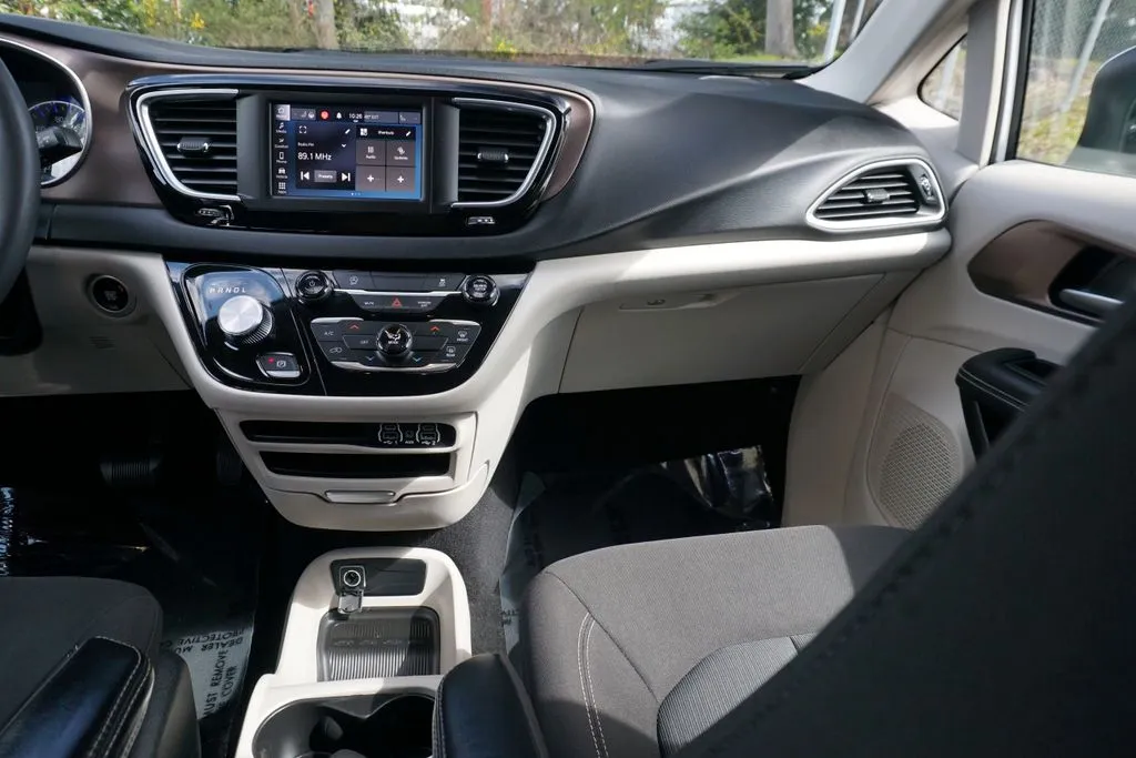 Chrysler Voyager photo 21