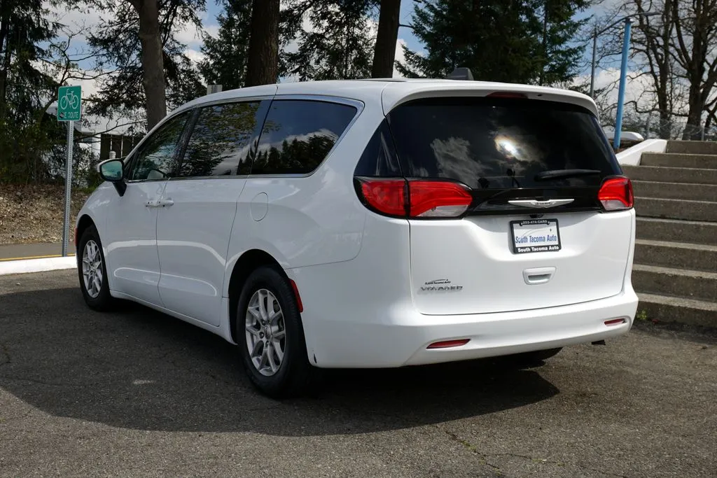 Chrysler Voyager photo 4