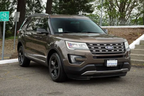 Brown 2016 Ford Explorer XLT for sale in Tacoma, WA
