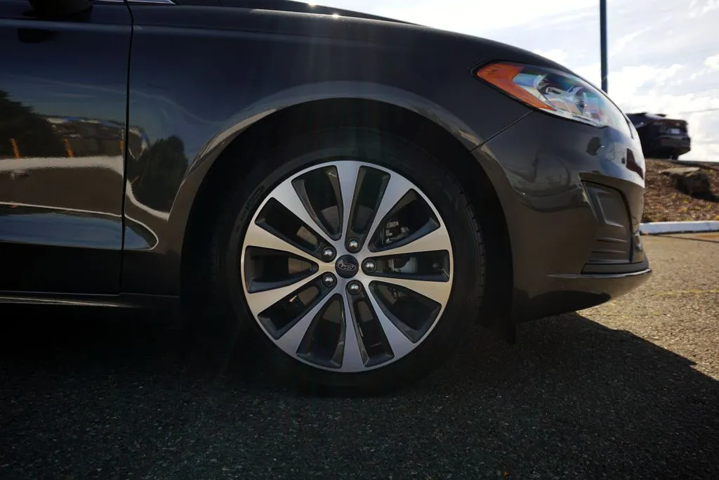 Ford Fusion photo 9
