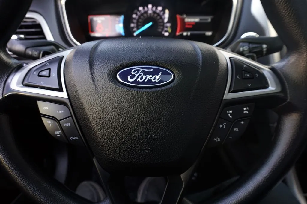 Ford Fusion photo 29