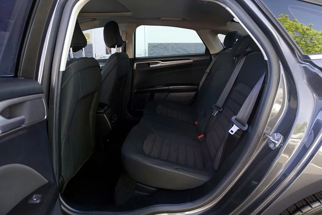Ford Fusion photo 19