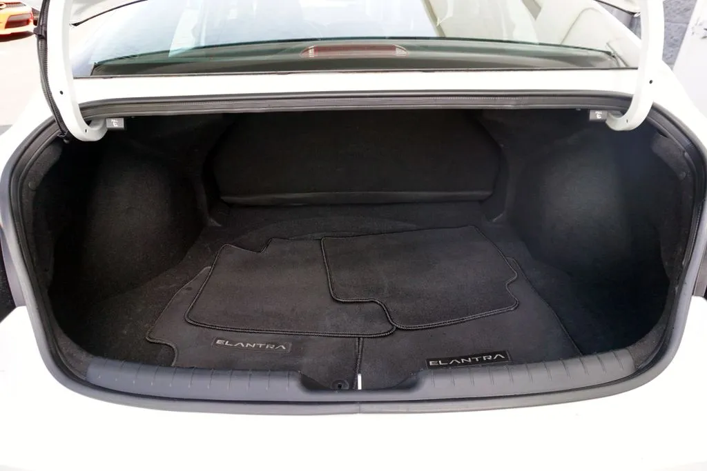 Hyundai Elantra photo 17